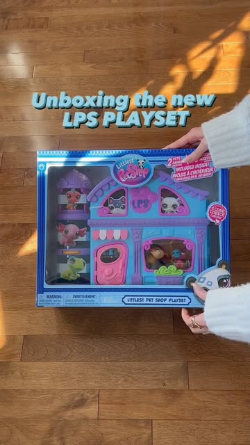 Unboxing the new LPS playset, this brings back a looot of me