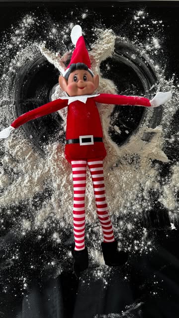 HELP!!! Says the ELF. 🎄🥰 #elf #elfs #elfontheshelf #merryc
