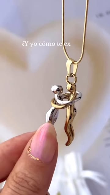 Abrazo Eterno✨🫂
Este collar simboliza la unión y el amor p