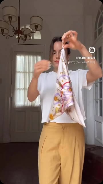 ✨ Style Hack: Elevate Your Basic Tee with a Scarf! 🧣
Who k