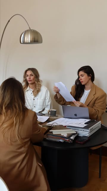 DAY IN A LIFE OF INTERIOR DESIGNER/FOUNDER OF THE STUDIO
A