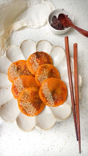 Nan Gua Bing, chinese pan-fried pumpkin cakes 🎃 are these d