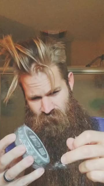 @robertmichaelis uses Extreme Hold Pomade for all extreme co