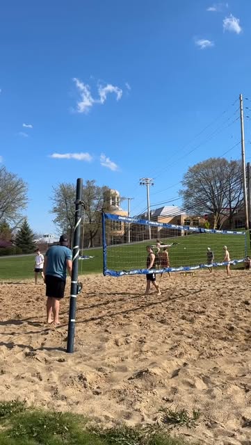 The sand volleyball courts (and our hearts) are full again ☀