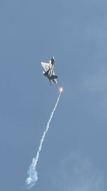 💥 The F-22 Raptor isn’t just a jet—it’s an experience.
Mak