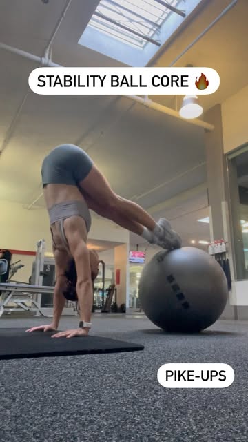Because who doesn’t love some stability ball fun? 😅
•
•
#st