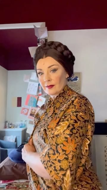 Madame Giry on stage: Keep your hand at the level of your ey