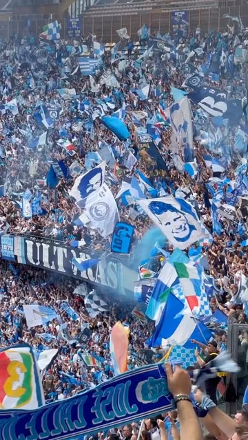 Napoli fans amazing atmosphere 🇮🇹 👏🏻