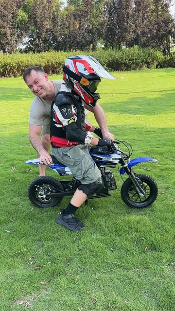 🏍️👦 Kids' Mini 50CC Gas Dirt Bike, DB1: A 2-stroke ride-on