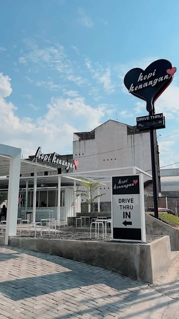 KOPI KENANGAN
📍 Jl. Gatot Subroto, Sei Sikambing D, Kec.