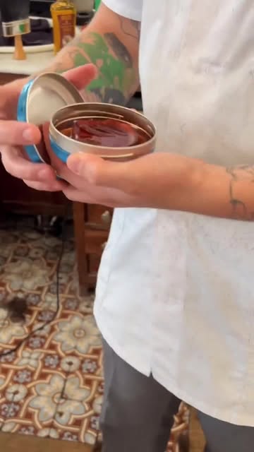 Reuzel Blue Pomade shines in the spotlight. This water solub