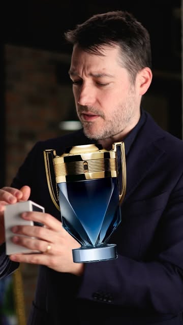 Este es el nuevo Invictus Parfum de Paco Rabanne.
Te dejo a
