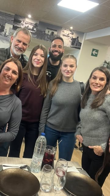 RESTAURANTE ALBUFERA🏞️🥘
👑✨ Gracias, Majestades, por su V