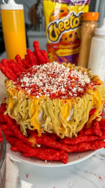 Ramen con elotes y cheetos Flamin’ Hot
Idea de date para e