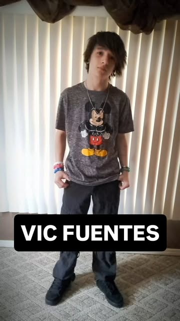 Vic Fuentes Pierce The Veil moment #vic #vicfuentes #piercet