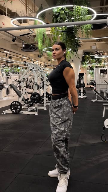 me vs whoever wanna lose
.
.
.
#motivation #gym #workout