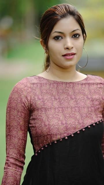 Search Code:1612
Fabric : Bhadri Silk
To book via website: