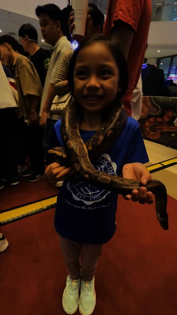 Braving the Ball Python ❤️#KwentoNiKali #WindsorHillsAcademy