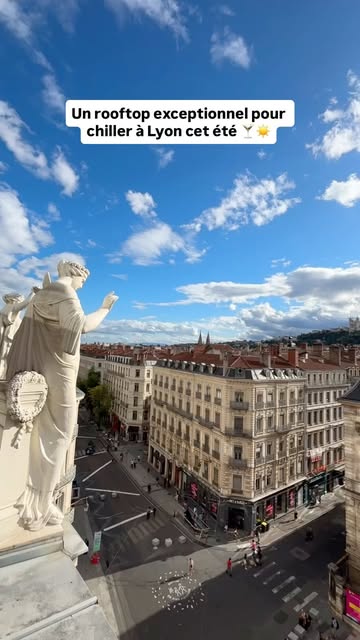 Un rooftop de dingue à Lyon 🫶🏻
📍 Les muses de l’Opera, 1