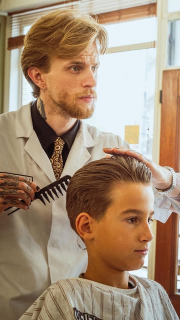 Fresh cut by @crisbarberia_ at @schorembarbier, styled to pe