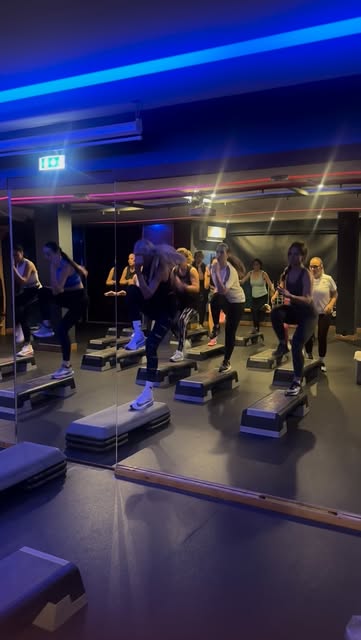 Step HIIT WORKOUT!
Μια προπόνηση που καίει λίπος ανεβάζει πα