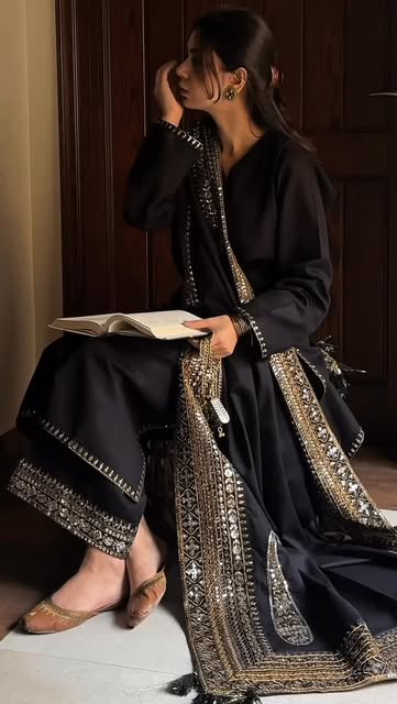 ZARSHAB - NEW ARRIVAL 25’
Zarshab a timeless black masterpi