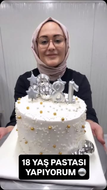 Eğlenceli 18 yaş pastası 🪩💃 #instalike #pastrychef #cake #