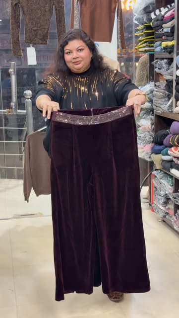 Velvet trousers in the house
L / xl
Book on 7837356655