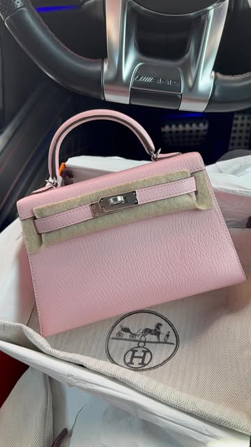 The hardest bag to find - Mini Kelly Rose Sakura PHW
Sourced