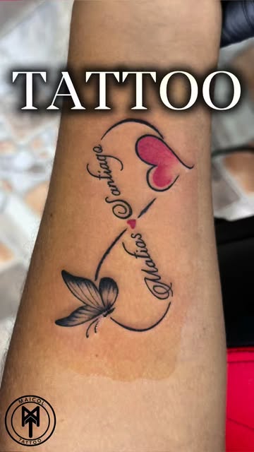 Tatuaje infinito con nombres y mariposa
#tatuaje #fyp #ta