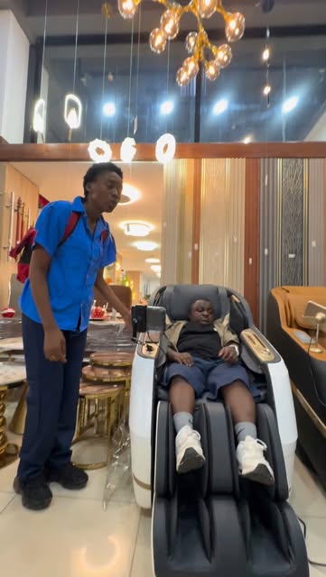 Jojo la Légende valide le confort ultime 💆♂️✨
Fauteuil mas