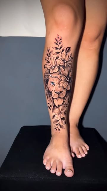 ⚜️Leoa e flores⚜️💐
.
.
#tattooleoanaperna #tattooleoa #ta