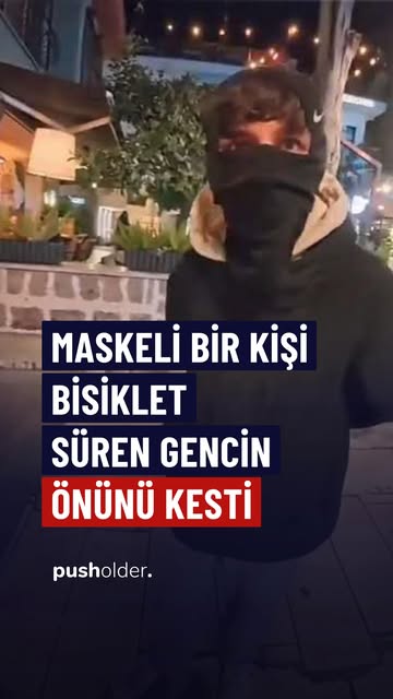 Antalya’da maskeli bir kişi, arkadaşlarıyla bisiklet süren b