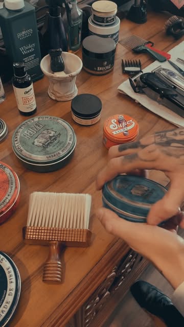 ✨Finishing haircut with Reuzel Blue🐖
.
.
.
#barbers #oldsch