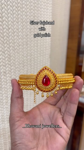 Silver Bajuband with gold polish
Dm us @shri_bhavani_jewell
