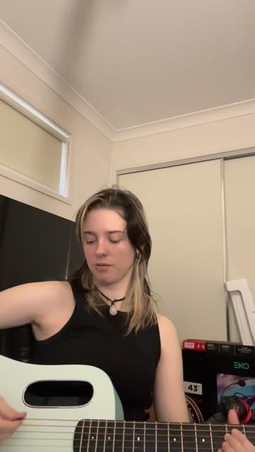 Song: Slow Down by Chase Atlantic
Slow downnnnn
#guitar #