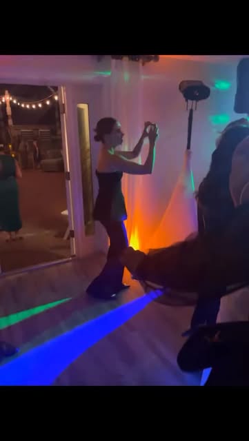 ┊ NEW┊↬ 🎥 #SophiaBush spotted dancing and celebrating at th
