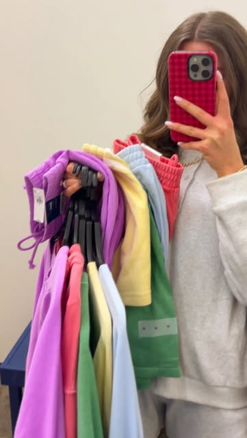 RUN DONT WALK to @oldnavy ๐โโ๏ธ๐โโ๏ธ๐โโ๏ธ which color is you