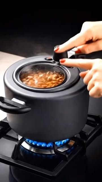 🔥 COZINHE COM MAIS PRATICIDADE!
Panela de Pressão 4,5 Litr