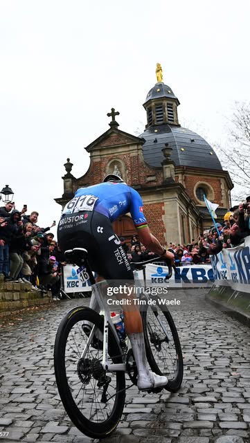 🇧🇪 81ª Omloop Nieuwsblad 🚹
🏆 Mathieu van der Poel 🇳🇱