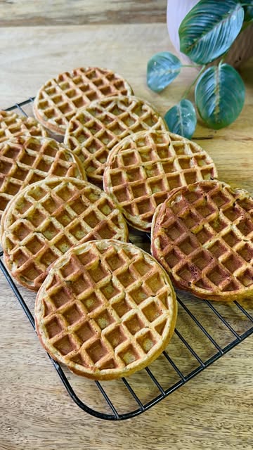 HEALTHY WAFFLES
Incredibly easy to make and super delicious