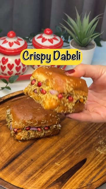 Enjoy crispy Dabeli😍😍😍😍😍
Ingredients:
• 3–4 boiled pot