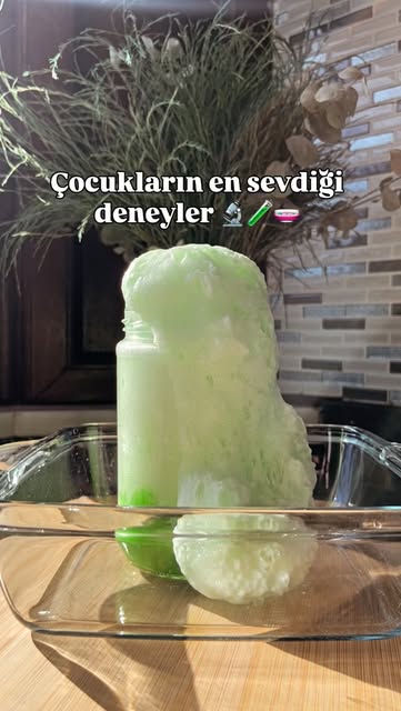 🥚 Köpüren Yumurta Deneyi
Malzemeler
• 1 yumurtanın akı
•