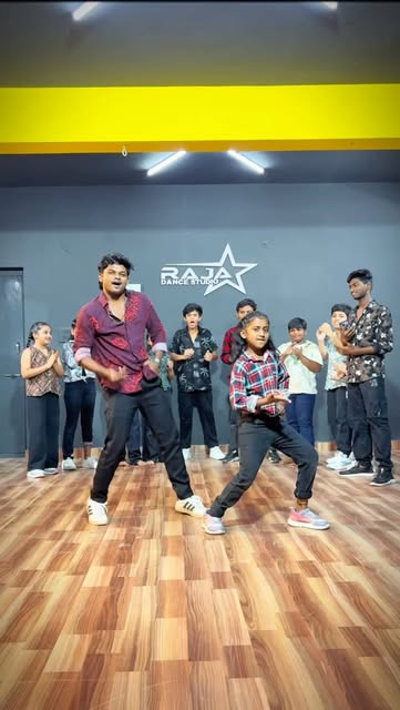 Rai Rai Raa Raa ❤️🔥
.
.
#ramcharan #peddi #rairiraaraa #in