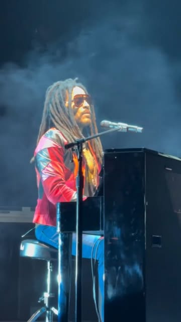 Kravpress Magazine On Lenny Kravitz
Icon @lennykravitz per
