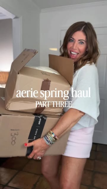 New spring arrivals from aerie are a 10/10!!
🚨Sweatshirts
