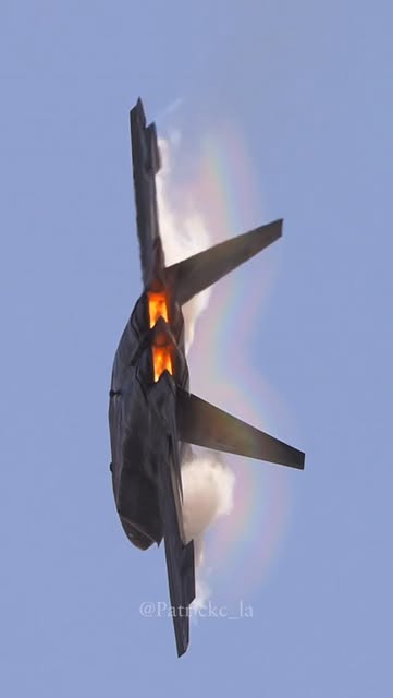 •Pacific Airshow•
Have you ever seen an F-22 Raptor produce