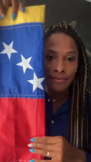 🔷¿OTRO AZUL PARA LA BANDERA?🔷
Todo lo que hagan ellos
es