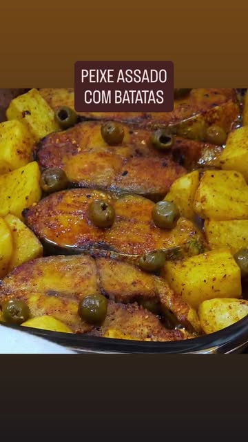 Peixe assado no forno com batatas: simples, suculento e chei