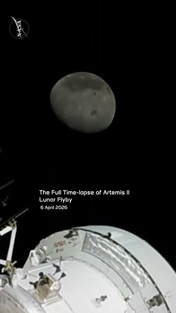 Full time-lapse of the historic lunar flyby performed by the
